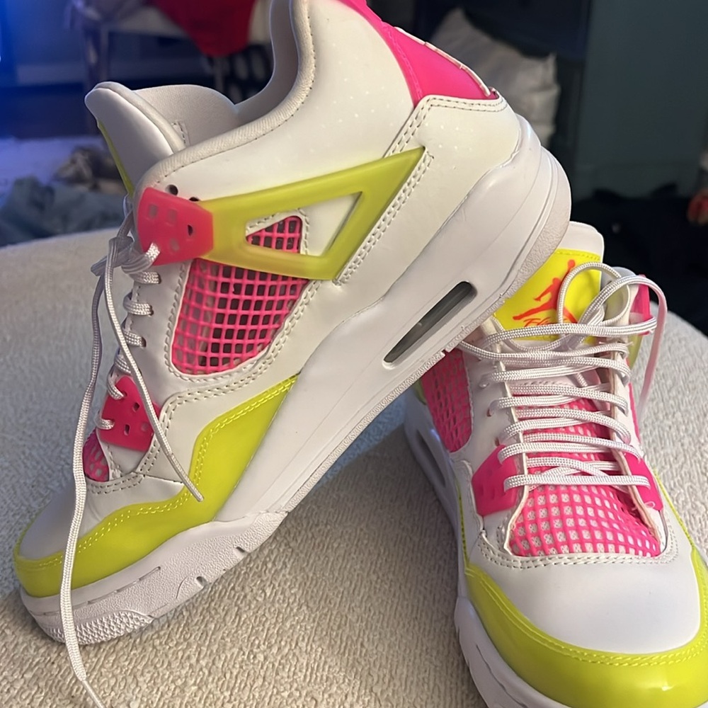 Air Jordan 4 Retro SE Lemon Venom in White Lemon Pink CV7808-100